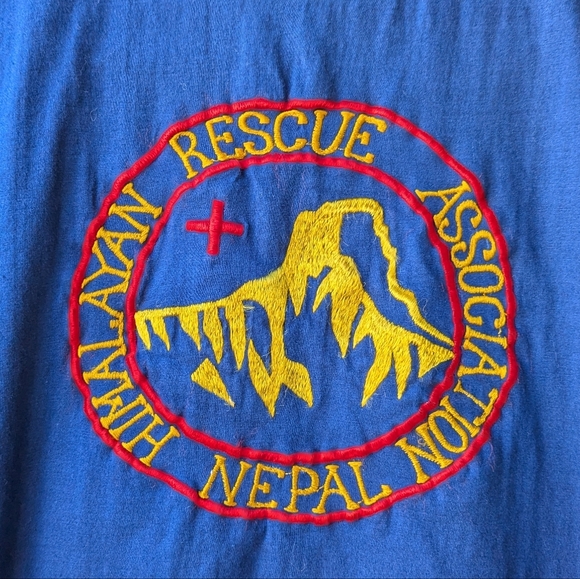 Himalayan Rescue Association Nepal Short Sleeve T-Shirt Size Medium Blue Red - Picture 2 of 5